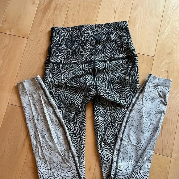 Lululemon Wunder Under Leggings Dazzle Nulux Alpine White Black, Size 4 - Picture 14 of 15